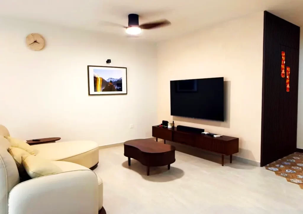 Blk 665C Tampines - Living Room 1