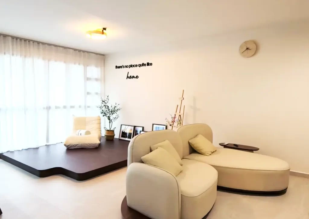 Blk 665C Tampines - Living Room 2